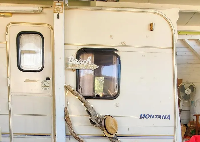 Къмпинг яката каравана Китен